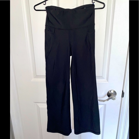 Old Navy Black High-Rise 7/8 Flare Pants - Picture 1 of 4